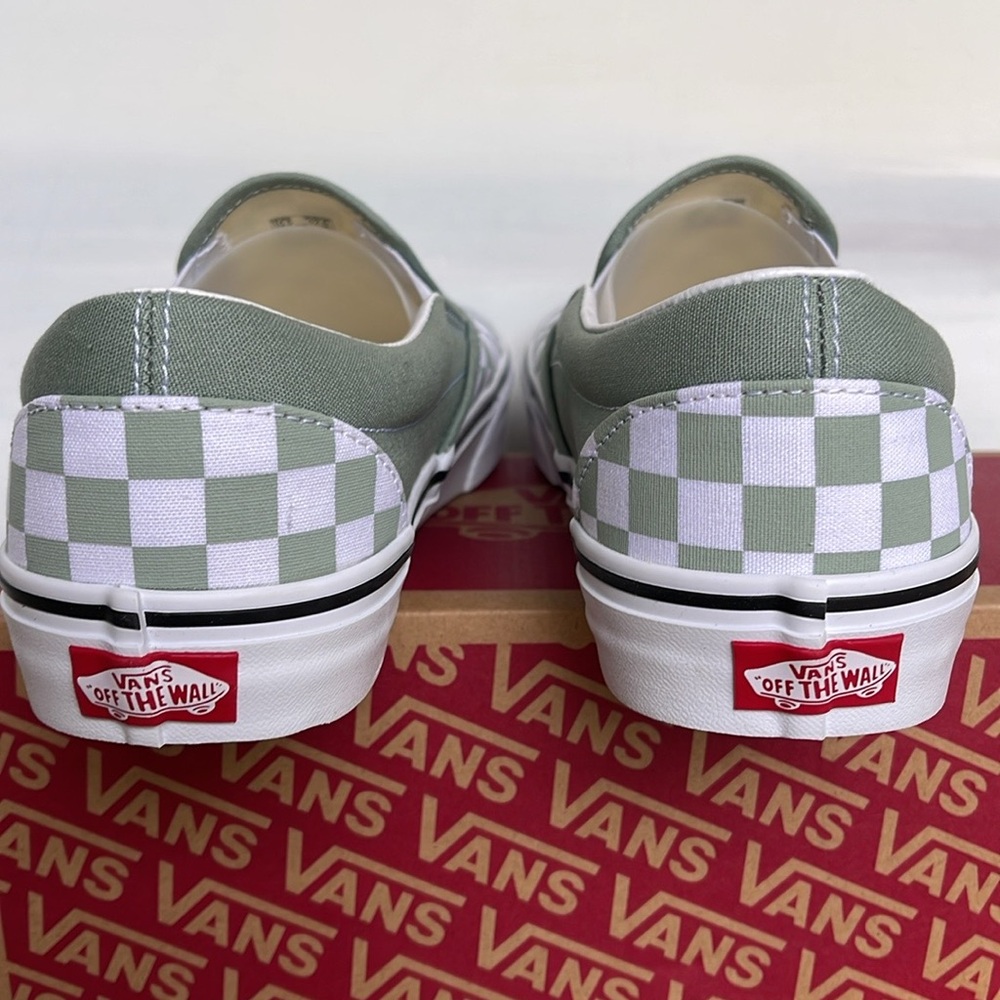 Vans Men’s Classic Slip-On Color Theory Checkerboard
VN000BVZCJL
Sneakers - Picture 4 of 16